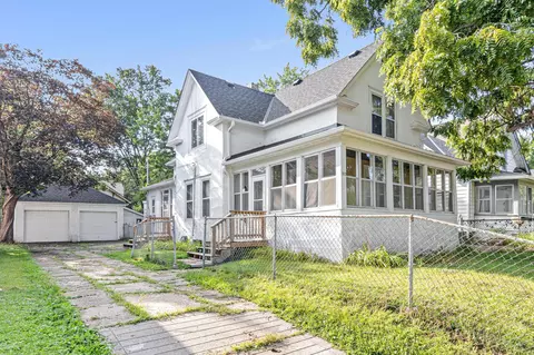 1013 Jameson St, Saint Paul, MN 55103