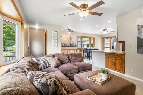 2133 Marble Ln, Eagan, MN 55122 photo 2