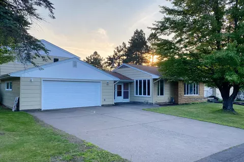 122 Knollwood Dr, Moose Lake, MN 55767