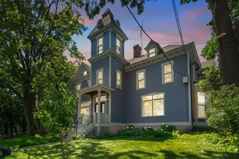 307 Walnut St #4, Saint Paul, MN 55102