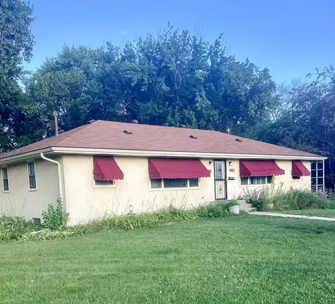 2320 Douglas Dr N, Golden Valley, MN 55422