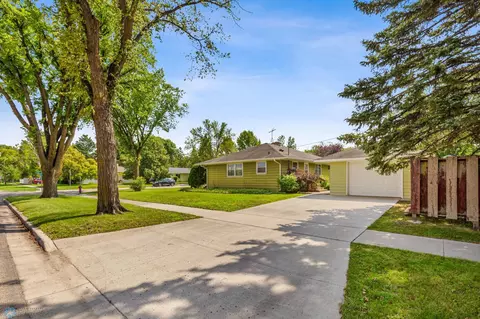 1203 15th St S, Moorhead, MN 56560
