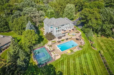 8855 Legends Club Dr, Prior Lake, MN 55372