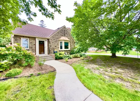 1803 Hamline Ave N, Falcon Heights, MN 55113