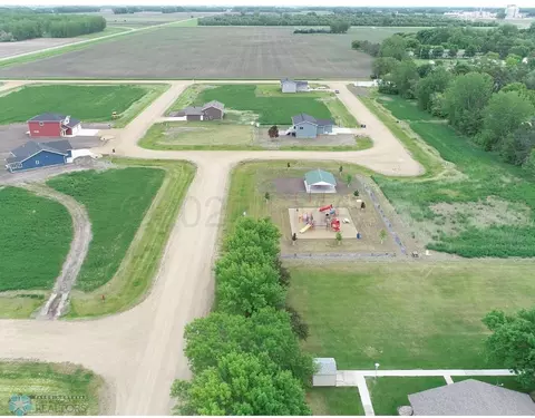 207 Pine Dr, Hankinson, ND 58041