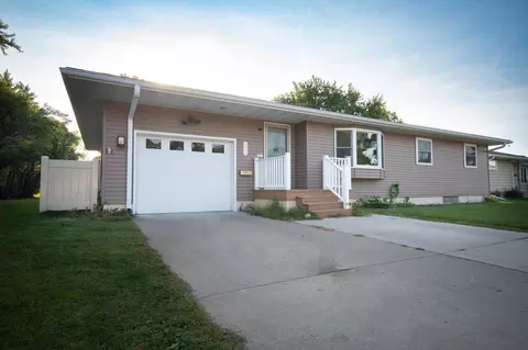 506 Lake Shore Dr, Sauk Centre, MN 56378