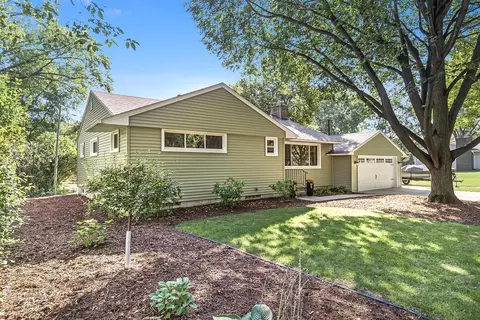 651 11th Ave NW, New Brighton, MN 55112