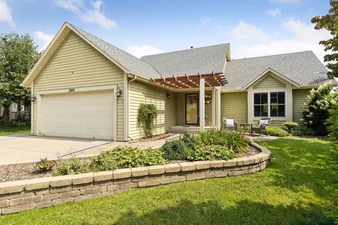 2809 Blue Ridge Dr, Woodbury, MN 55125