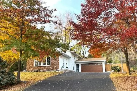 4808 W 102nd St, Bloomington, MN 55437