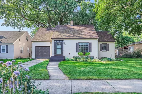 2048 3rd St E, Saint Paul, MN 55119