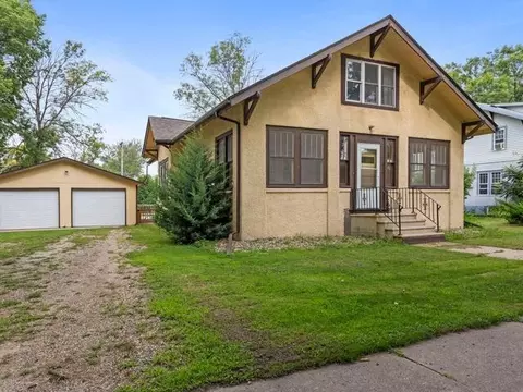 620 Prior St, Stewart, MN 55385