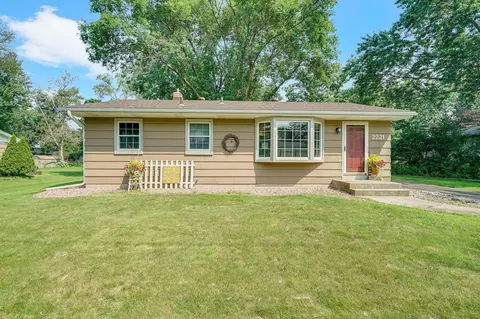 2221 Alrick Pl, White Bear Lake, MN 55110