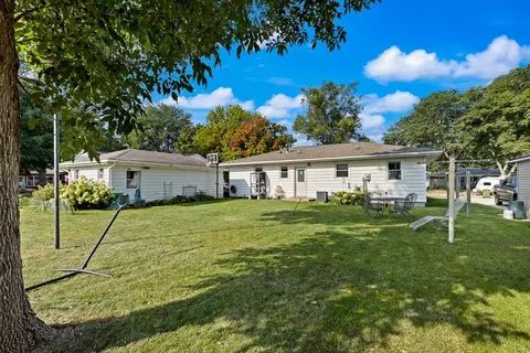 805 Brian St, Marshall, MN 56258 photo 3