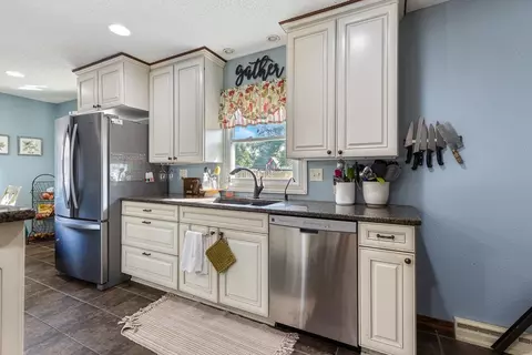 805 Brian St, Marshall, MN 56258 photo 17