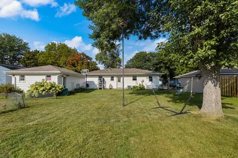 805 Brian St, Marshall, MN 56258 photo 4