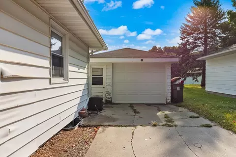 805 Brian St, Marshall, MN 56258 photo 8