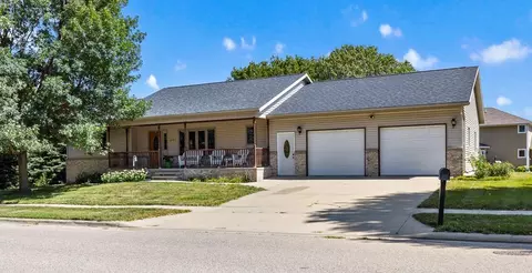 801 S 1st St, Marshall, MN 56258