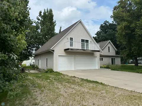 140 3rd Ave S, Kindred, ND 58051