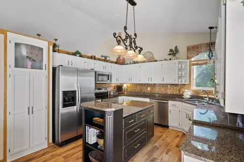 10799 57th St NE, Albertville, MN 55301