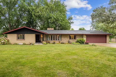 2210 Clearwater Rd, Saint Cloud, MN 56301