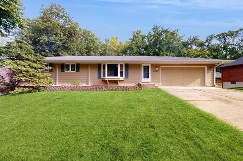 10920 Oak Knoll Ter N, Minnetonka, MN 55305