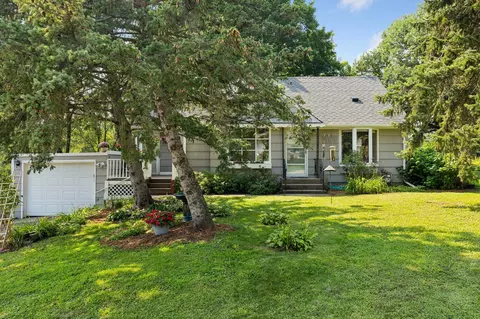 2039 Farrington St, Roseville, MN 55113