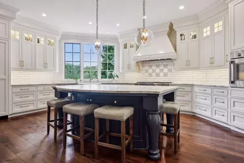 Kitchen - 20735 Linwood Rd, Excelsior, MN 55331 photo 2 of 2