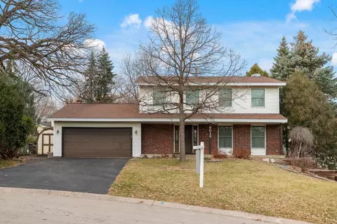 8616 Darnel Rd, Eden Prairie, MN 55344