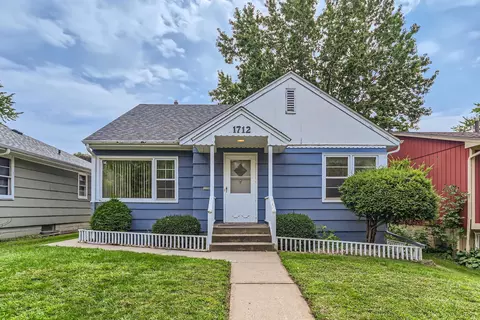 1712 Beech St, Saint Paul, MN 55106