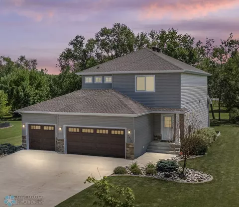 7272 14th St S, Fargo, ND 58104