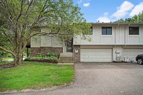 7303 Pontiac Cir, Chanhassen, MN 55317