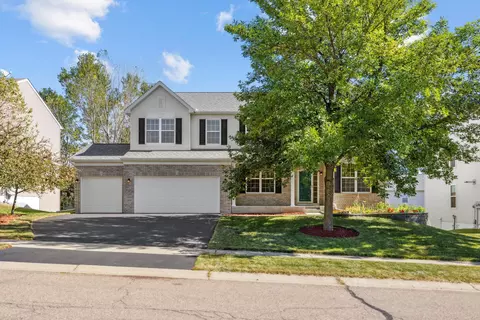 3129 Mulligan Ln, Chaska, MN 55318