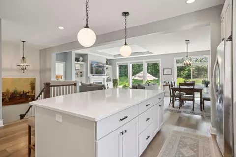 1078 Mehegan Ln, Vadnais Heights, MN 55127