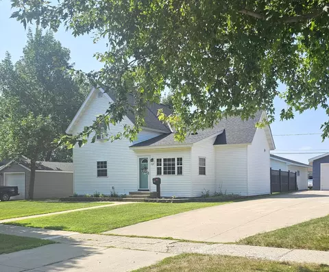 707 Wyoming Ave, Morris, MN 56267