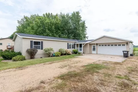843 Chapel St, Good Thunder, MN 56037