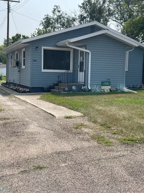 309 10th Ave W, Lisbon, ND 58054