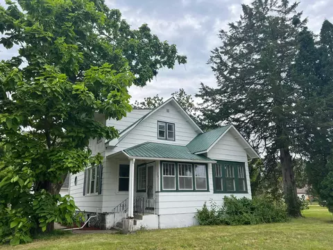 201 3rd Ave N, Waldorf, MN 56091