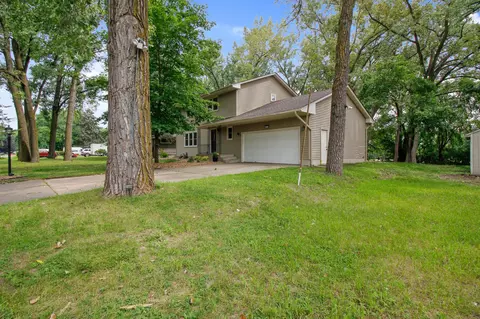 2648 Huron St, Roseville, MN 55113
