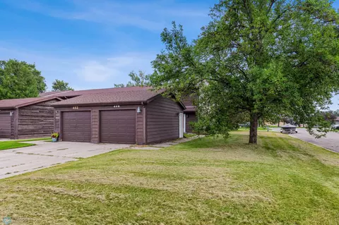 448 14th St N, Wahpeton, ND 58075