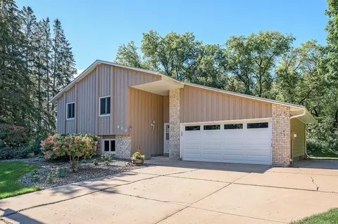 900 Knollwood Ct, Stillwater, MN 55082