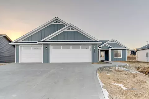 203 Stonelake Dr SE, Rochester, MN 55904
