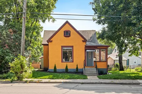 522 Broadway St NE, Minneapolis, MN 55413