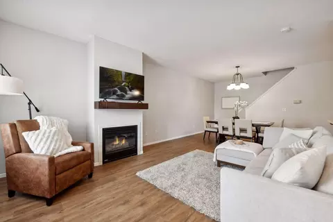 1236 Crystal Pl E, Chaska, MN 55318