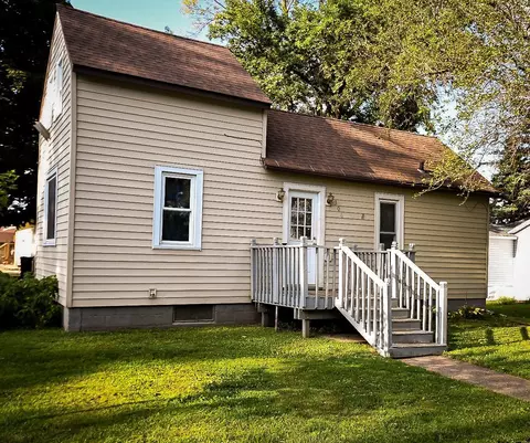 306 2nd St NE, Blooming Prairie, MN 55917