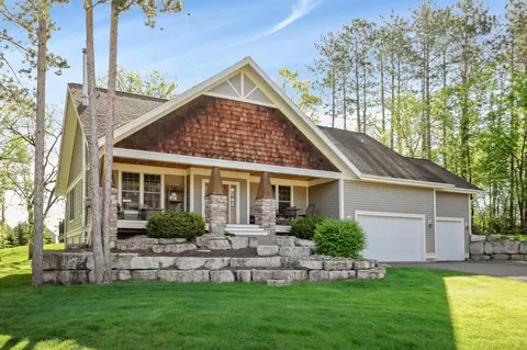 460 Hillside Dr, Prescott, WI 54021