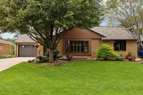 45 Hilltop Ln, Saint Paul, MN 55116
