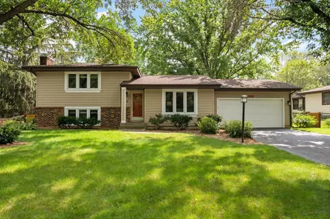 10905 39th Ave N, Plymouth, MN 55441