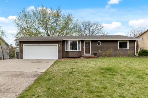 10115 Englewood Dr, Eden Prairie, MN 55347