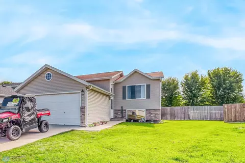 5560 18th St S, Fargo, ND 58104