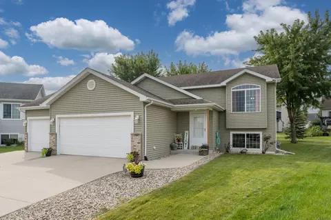113 Olympic Ct, Mankato, MN 56001